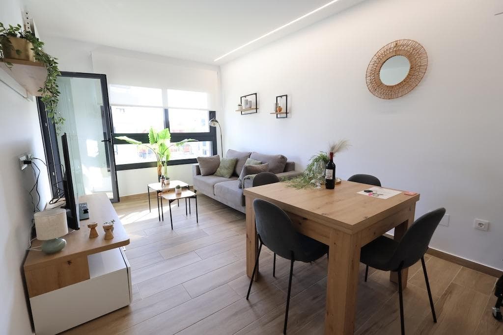 2 bed Middle Floor Apartment in Orihuela Costa - 9