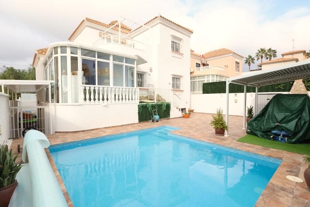 Villa - Chalet de 4 dormitorios en San Miguel de Salinas - 1