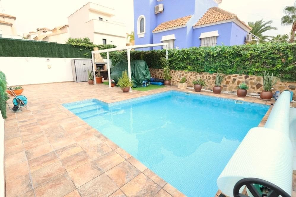 Villa - Chalet de 4 dormitorios en San Miguel de Salinas - 3