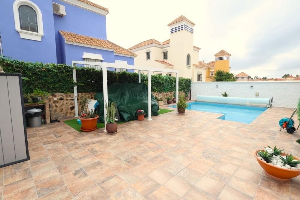 Villa - Chalet de 4 dormitorios en San Miguel de Salinas - 4