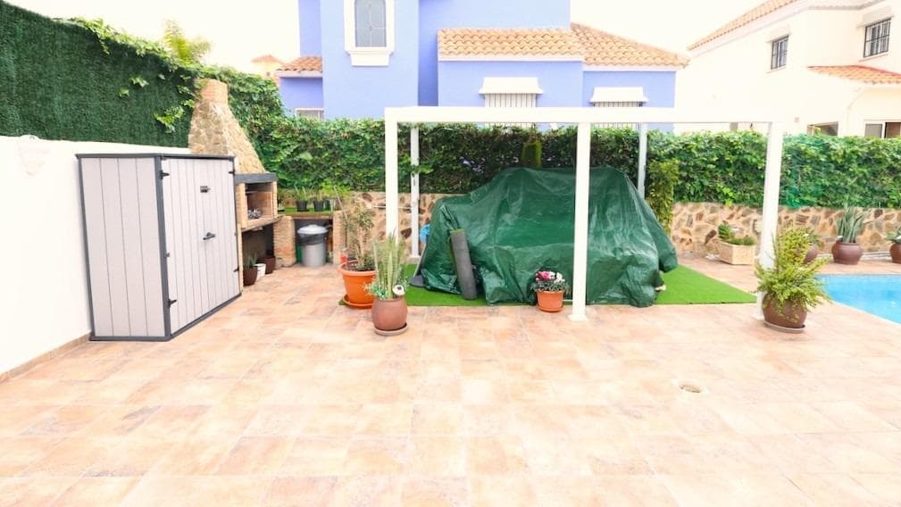 Villa - Chalet de 4 dormitorios en San Miguel de Salinas - 6