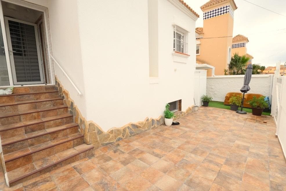 Villa - Chalet de 4 dormitorios en San Miguel de Salinas - 9