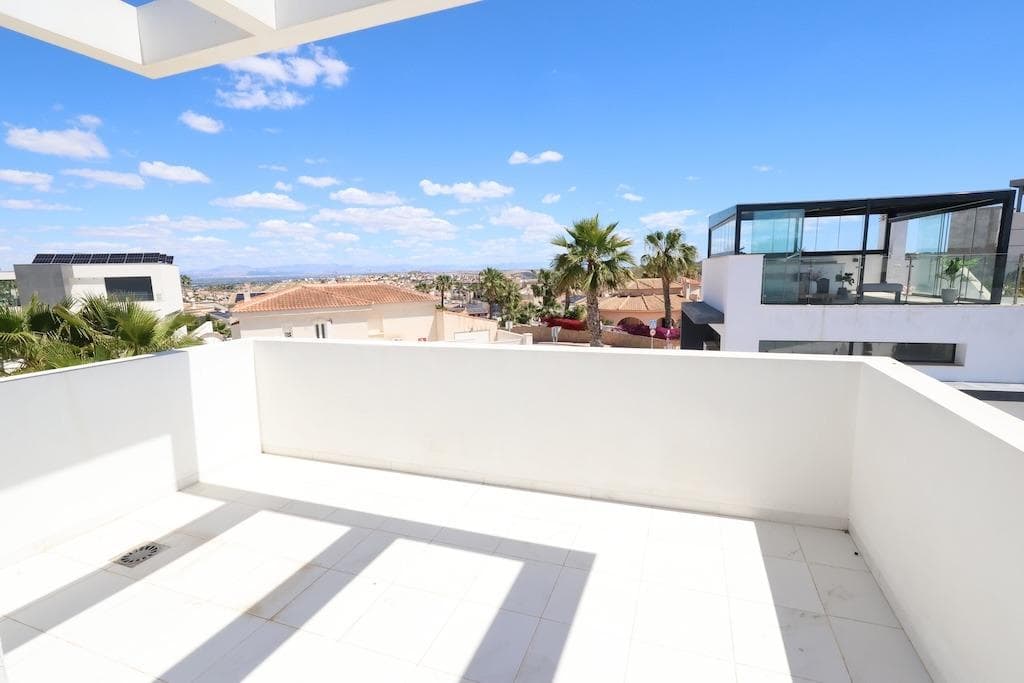 3 bed Detached Villa in Rojales - 18