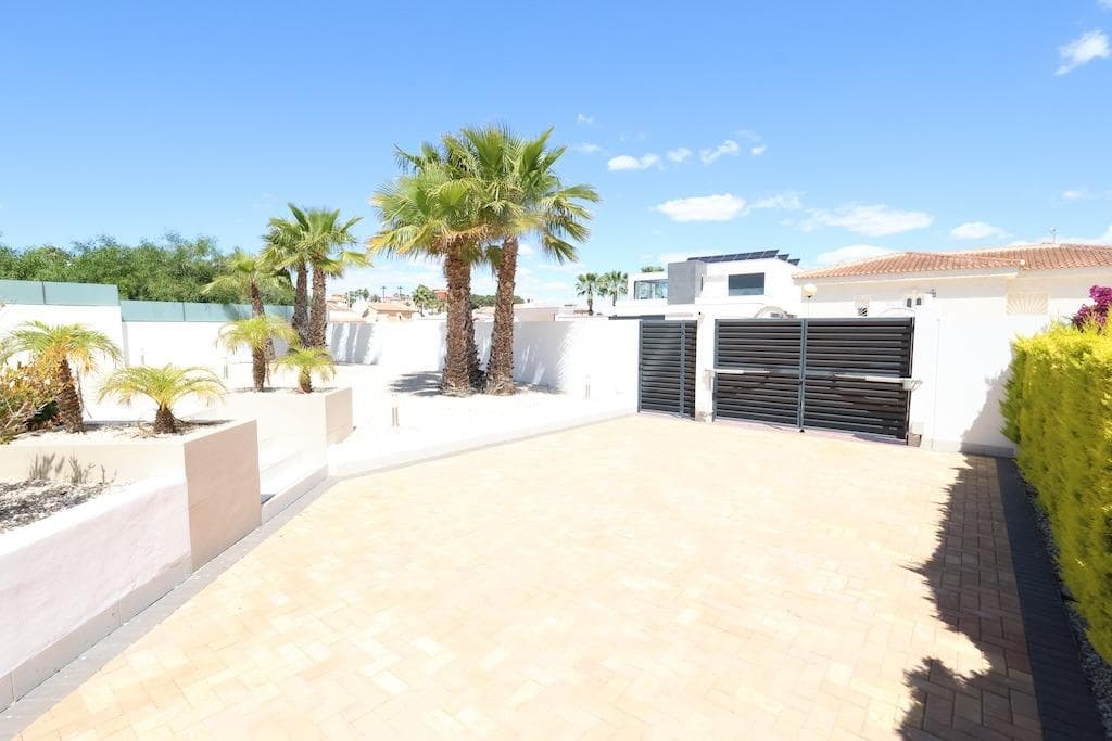 3 bed Detached Villa in Rojales - 23