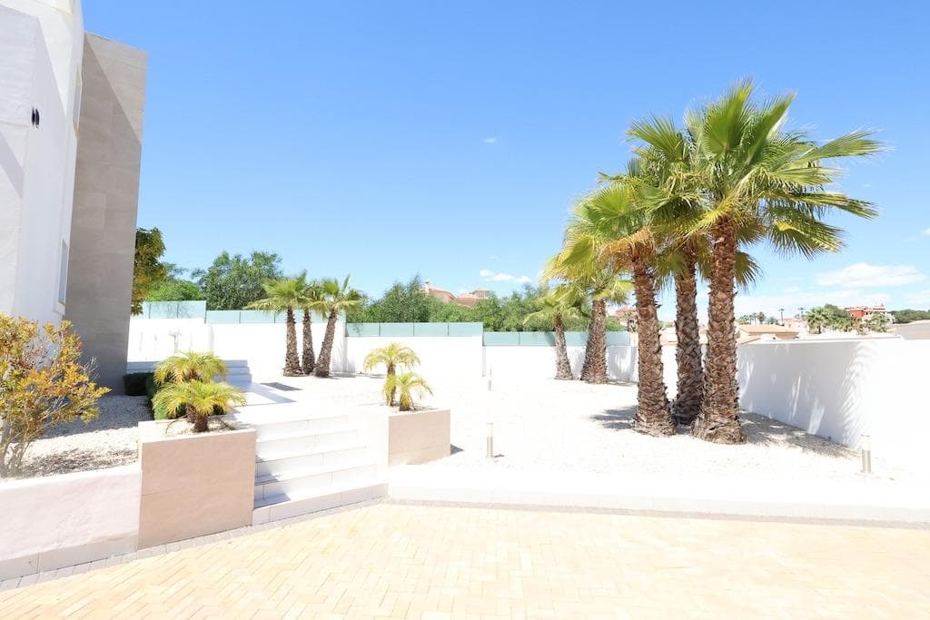3 bed Detached Villa in Rojales - 24