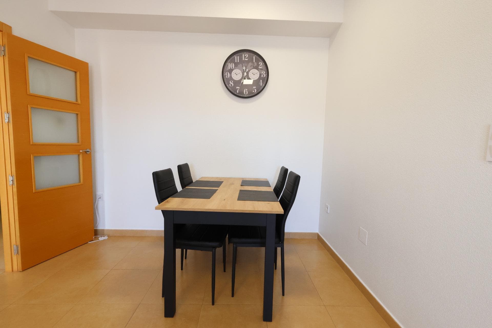 2 bed Middle Floor Apartment in Orihuela Costa - 9