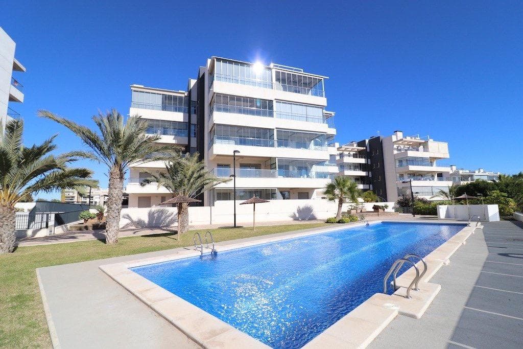 Apartamento Planta Media de 3 dormitorios en Orihuela Costa - 1