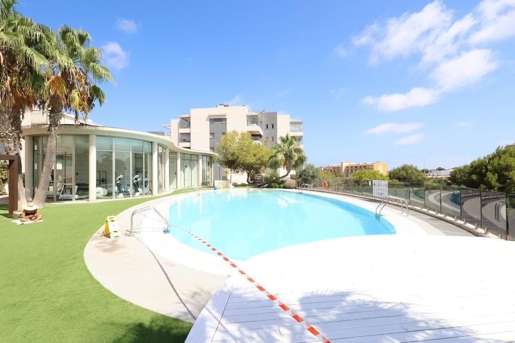 2 bed Middle Floor Apartment in Orihuela Costa - 1
