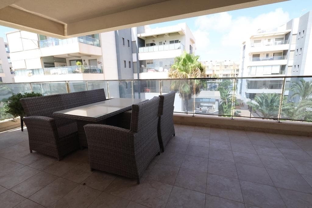 2 bed Middle Floor Apartment in Orihuela Costa - 14