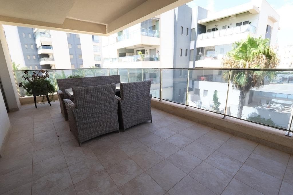 2 bed Middle Floor Apartment in Orihuela Costa - 15