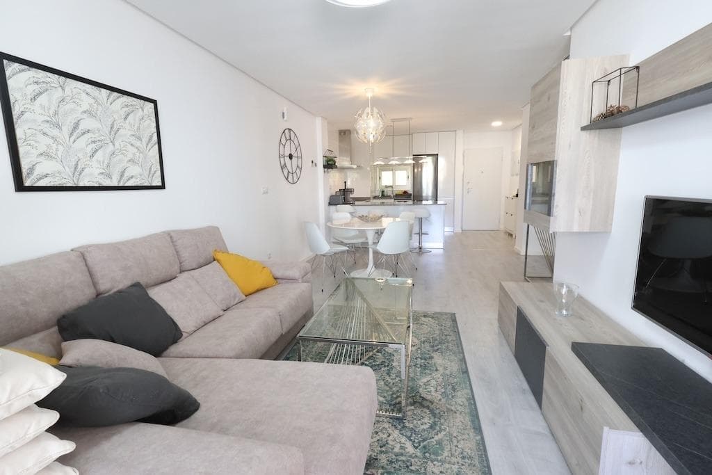 2 bed Middle Floor Apartment in Orihuela Costa - 4