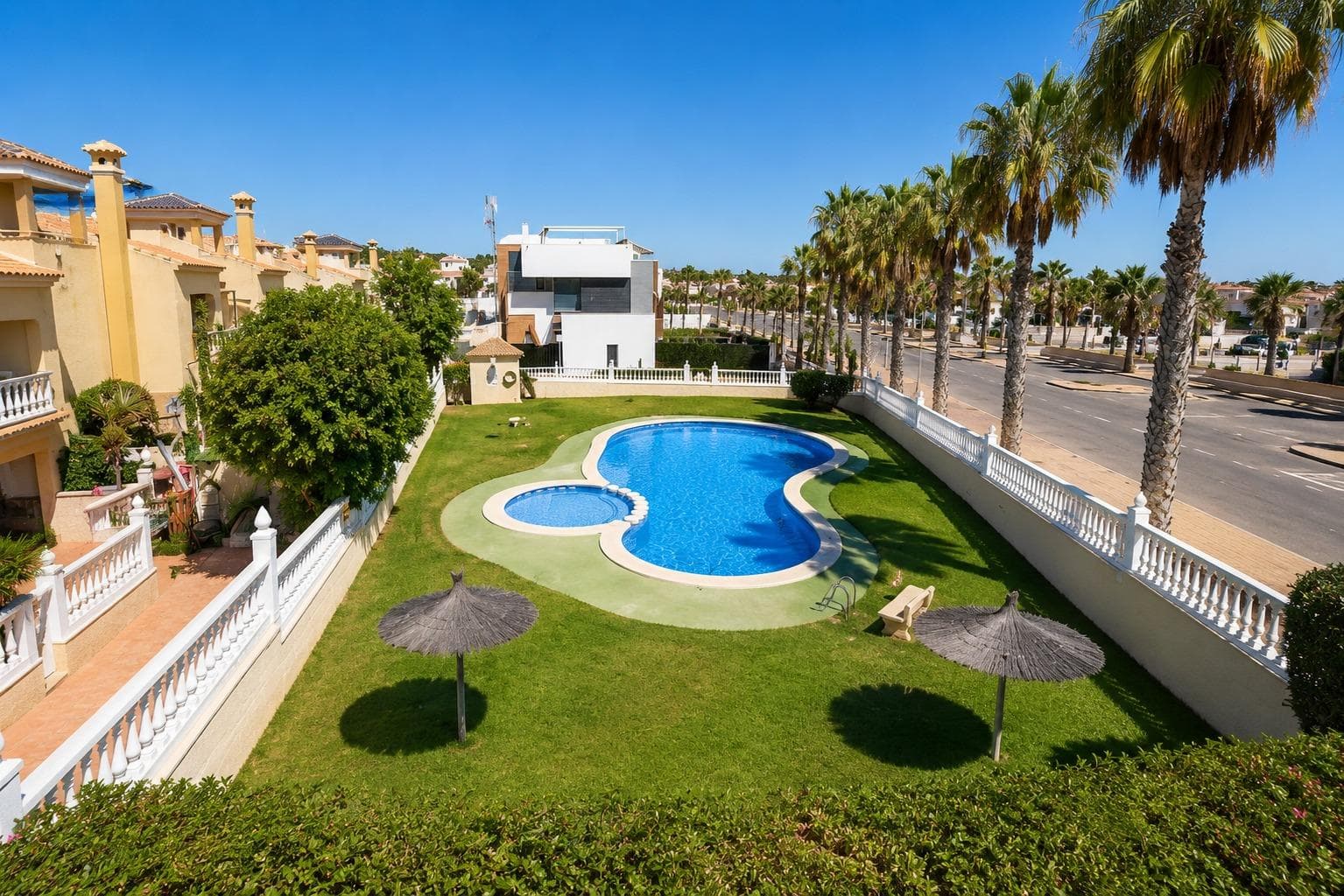 Apartamento Planta Media de 2 dormitorios en Orihuela Costa - 2