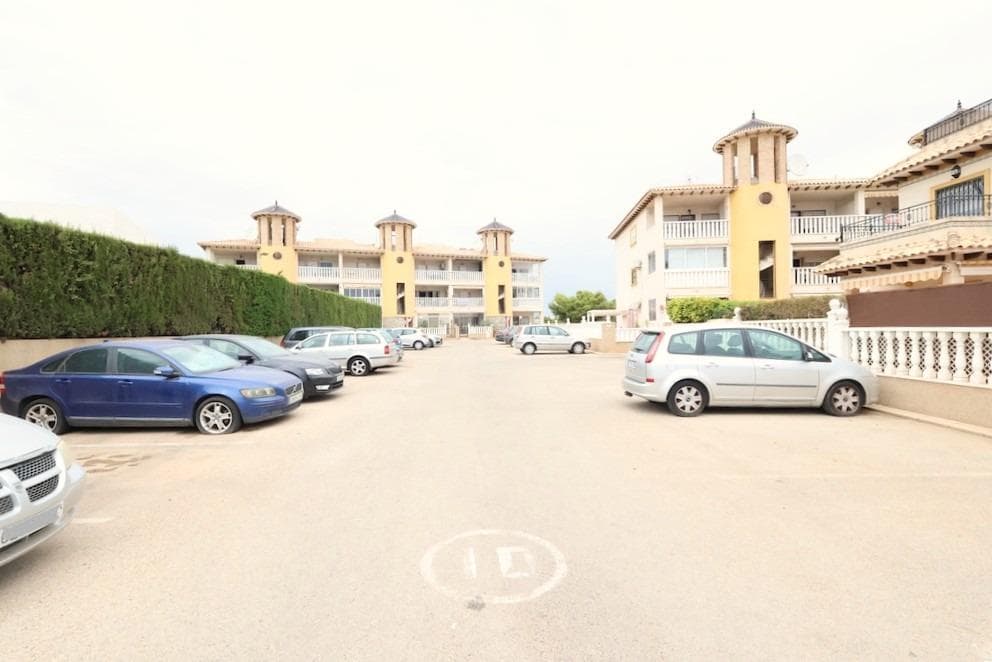 Apartamento Planta Media de 2 dormitorios en Orihuela Costa - 11