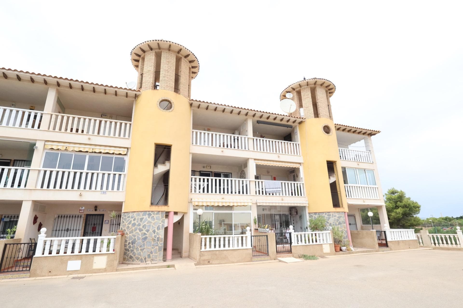 2 bed Middle Floor Apartment in Orihuela Costa - 2