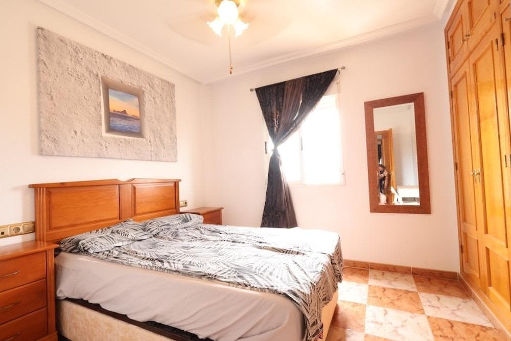 2 bed Middle Floor Apartment in Orihuela Costa - 5