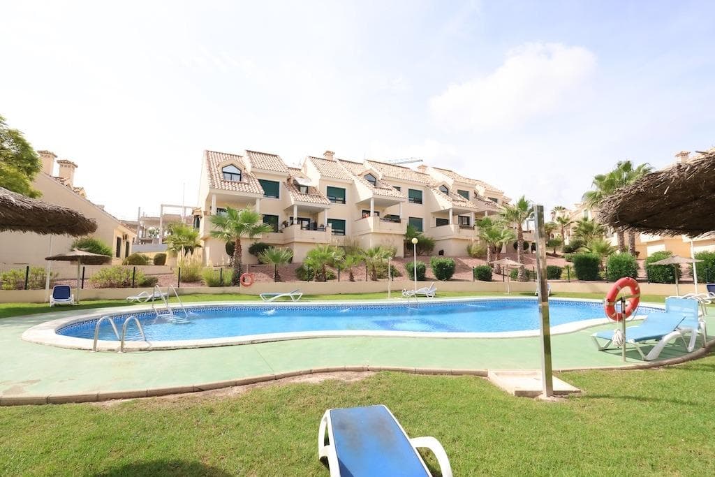 2 bed Middle Floor Apartment in Orihuela Costa