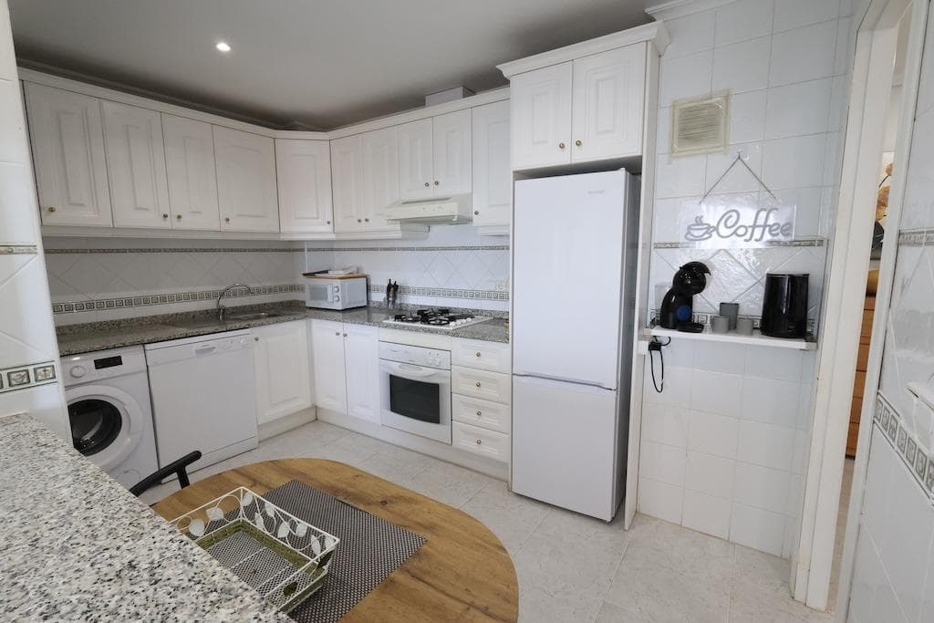 2 bed Middle Floor Apartment in Orihuela Costa