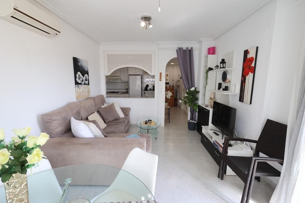 2 bed Middle Floor Apartment in Orihuela Costa