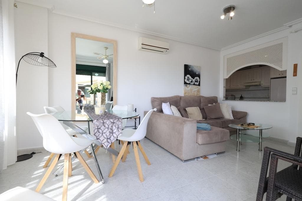 2 bed Middle Floor Apartment in Orihuela Costa
