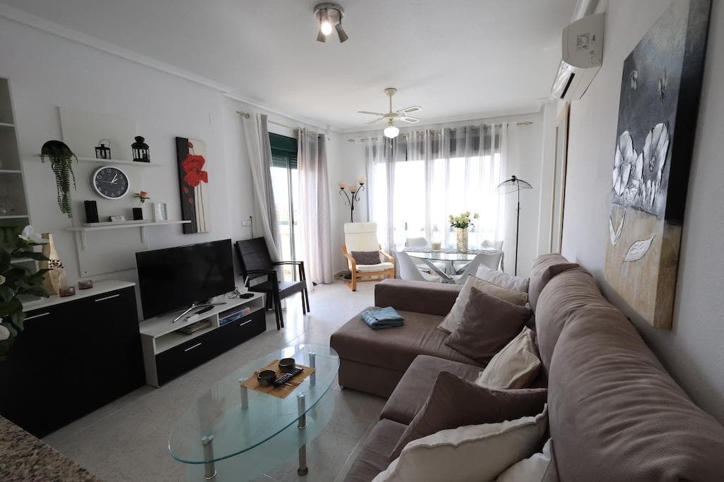 2 bed Middle Floor Apartment in Orihuela Costa