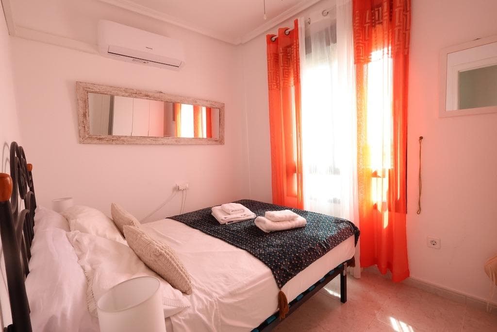 2 bed Middle Floor Apartment in Orihuela Costa