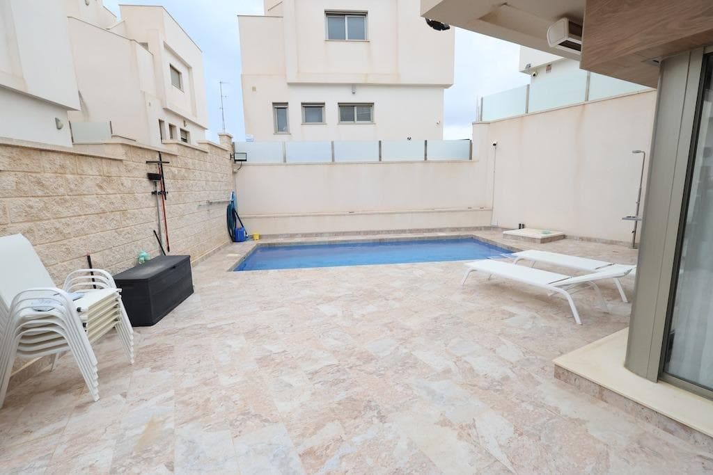 Villa - Chalet de 3 dormitorios en Orihuela Costa - 8