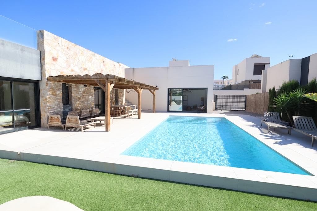 Villa - Chalet de 3 dormitorios en Algorfa - 1