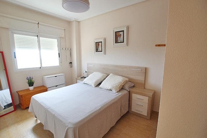 Apartamento Planta Media de 3 dormitorios en Guardamar del Segura - 20