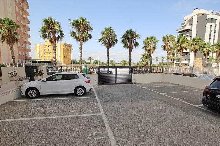 Apartamento Planta Media de 3 dormitorios en Guardamar del Segura - 24