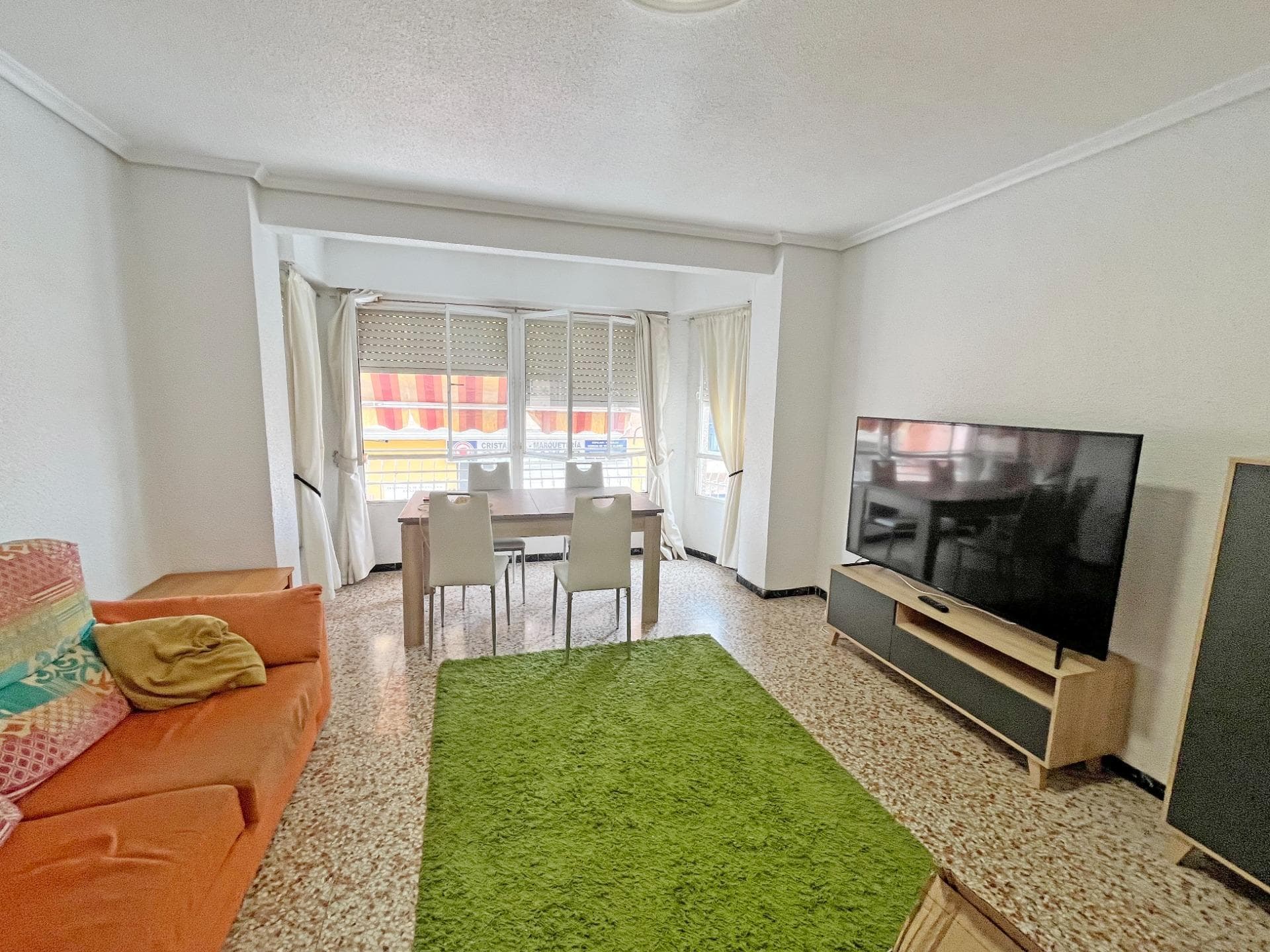 Apartamento Planta Media de 3 dormitorios en Guardamar del Segura - 1