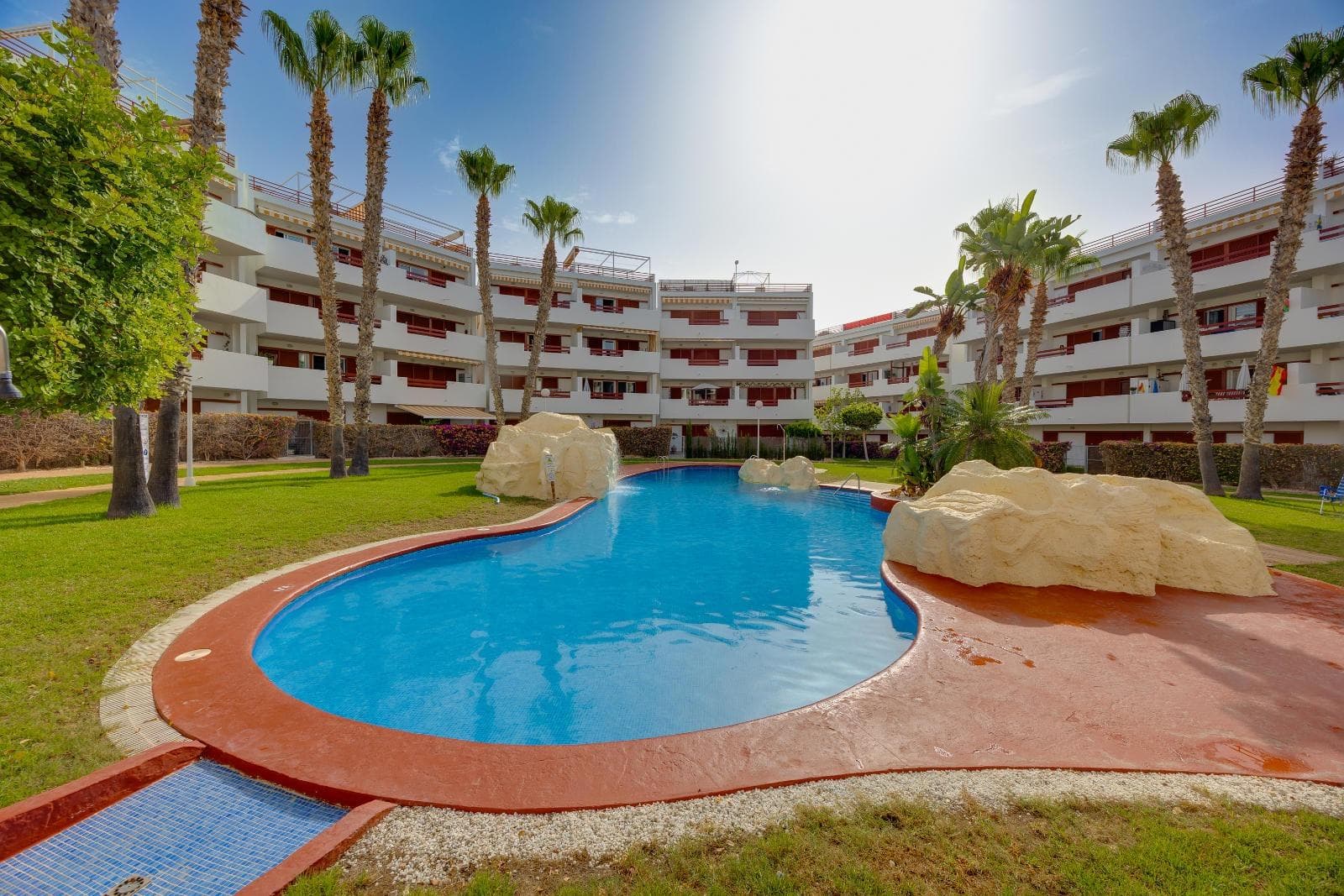 Apartamento Planta Media de 4 dormitorios en Orihuela Costa - 1
