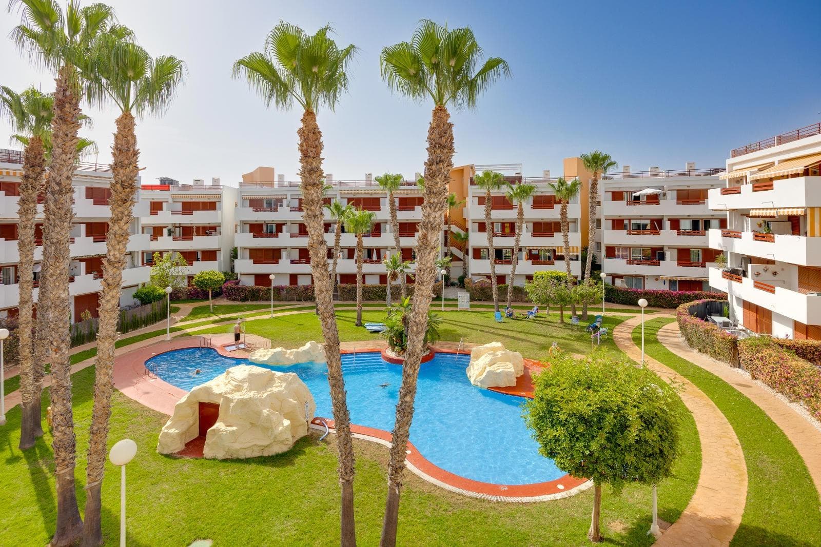 Apartamento Planta Media de 4 dormitorios en Orihuela Costa - 35