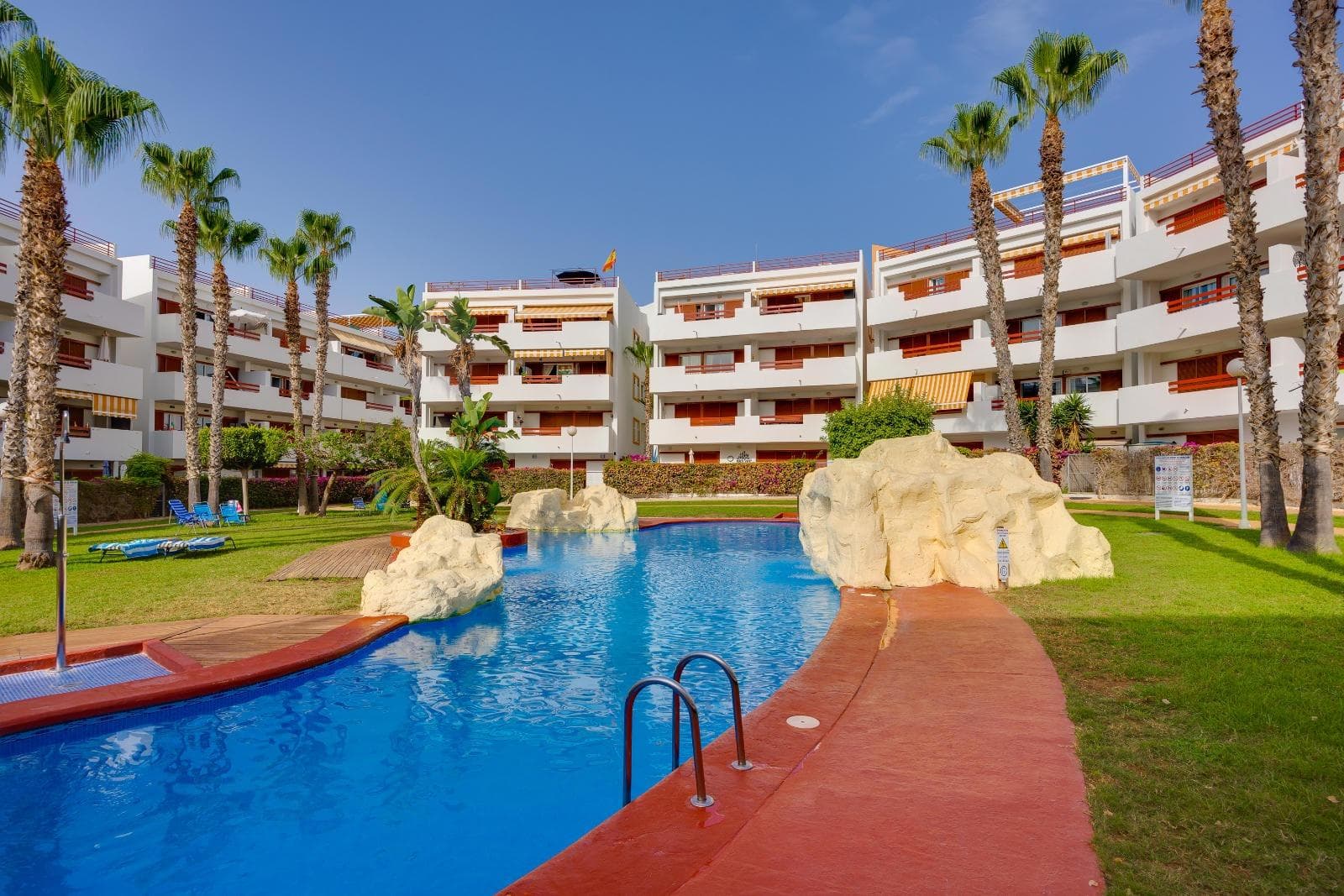 Apartamento Planta Media de 4 dormitorios en Orihuela Costa - 4