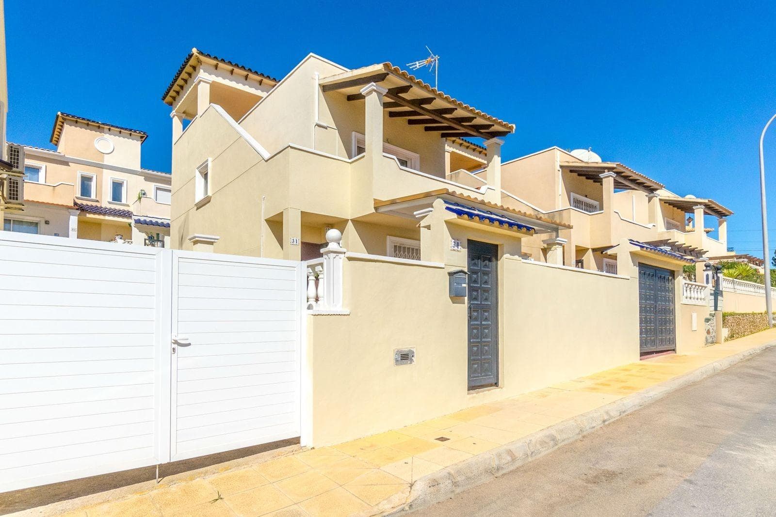 Geschakelde Woning met 3 slaapkamers in San Miguel de Salinas - 1