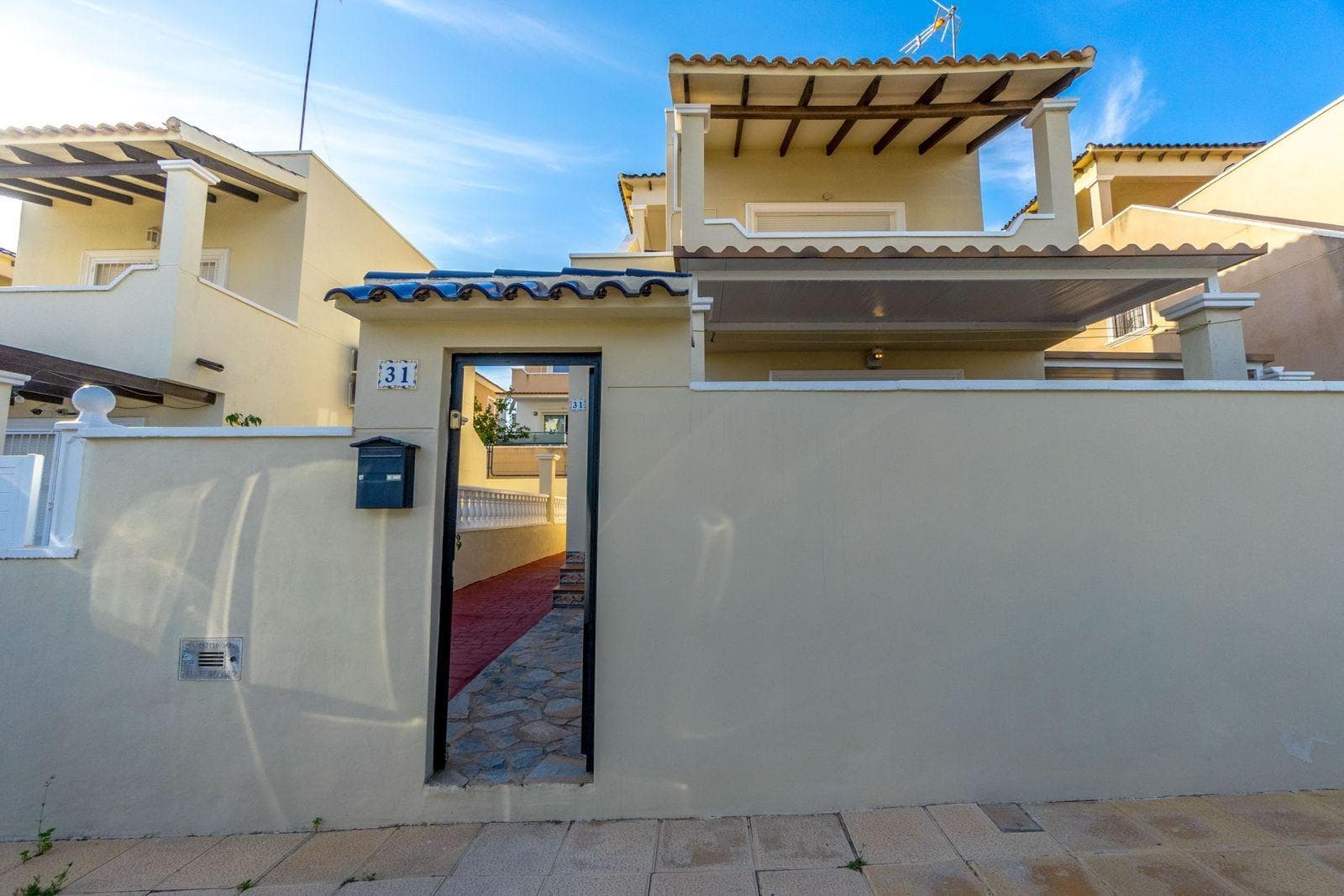 Geschakelde Woning met 3 slaapkamers in San Miguel de Salinas - 2