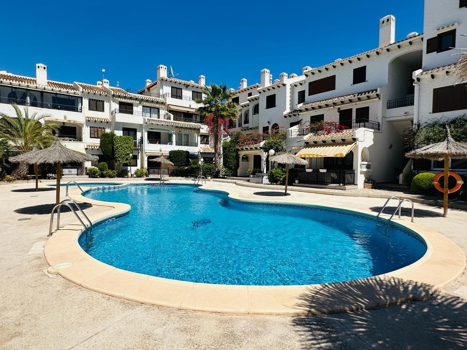 Tussenverdieping Appartement met 2 slaapkamers in Cabo Roig - 1
