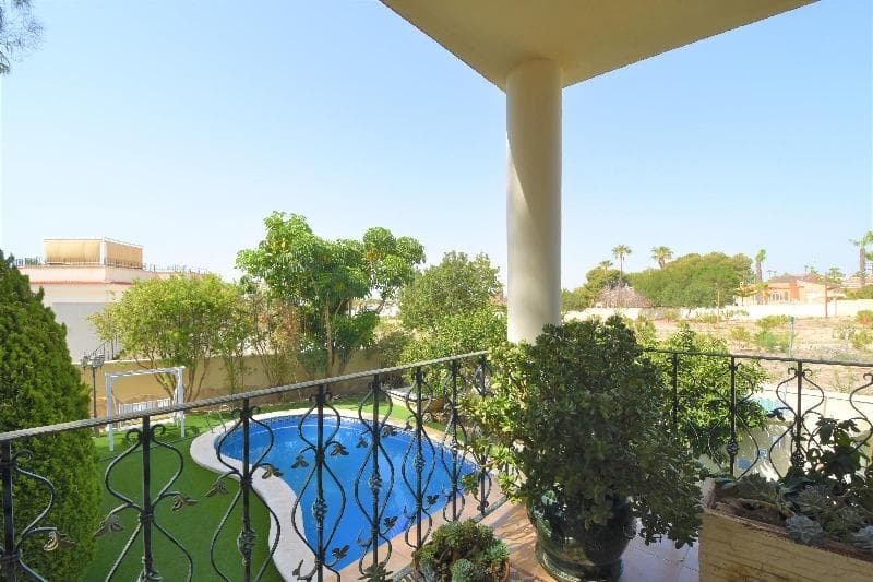 Vrijstaande Villa met 5 slaapkamers in Ciudad Quesada - 47