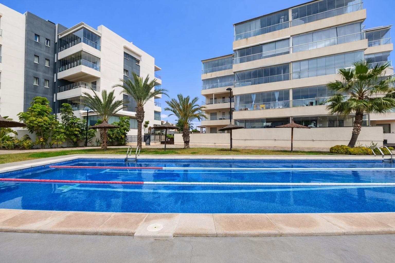Apartamento Planta Media de 3 dormitorios en Orihuela Costa - 24