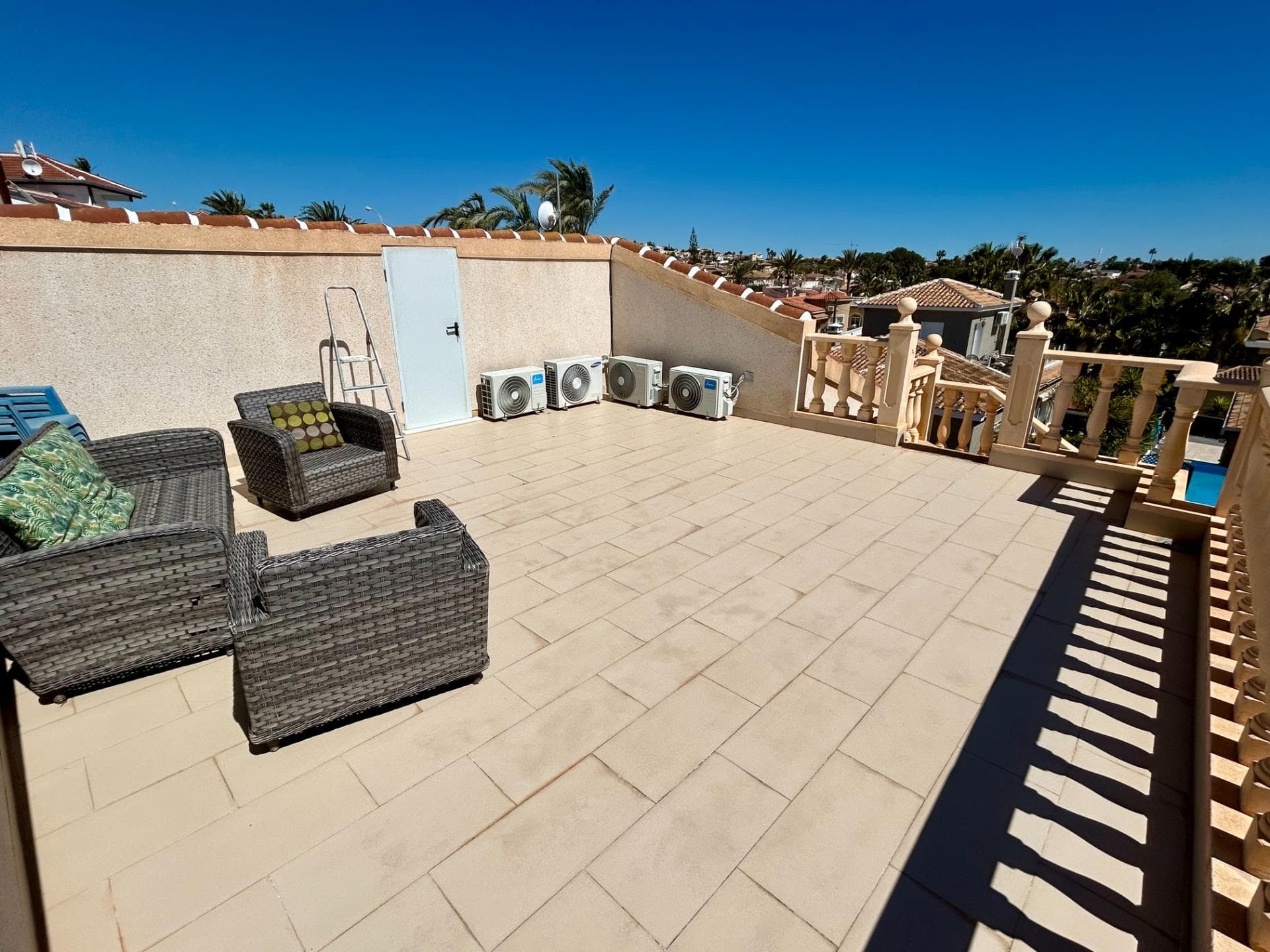 Villa - Chalet de 5 dormitorios en Ciudad Quesada - 48