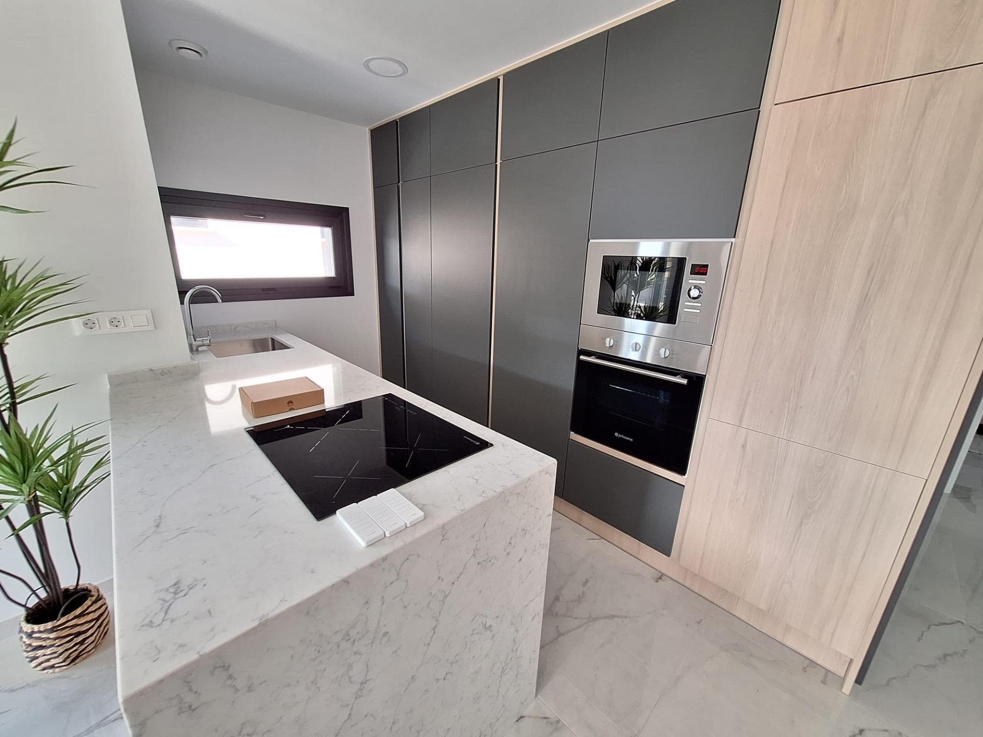 2 bed Middle Floor Apartment in Orihuela Costa - 12