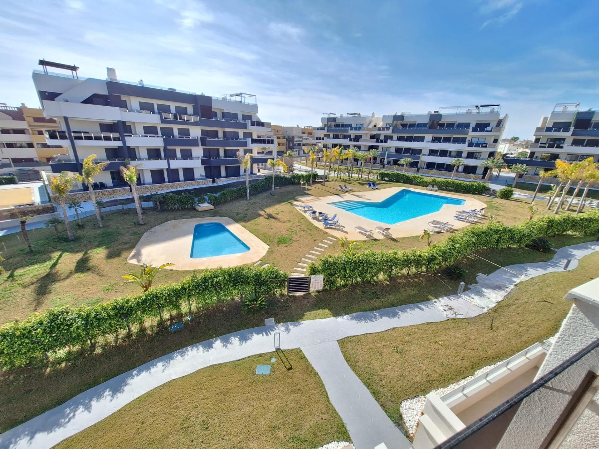 2 bed Middle Floor Apartment in Orihuela Costa - 2