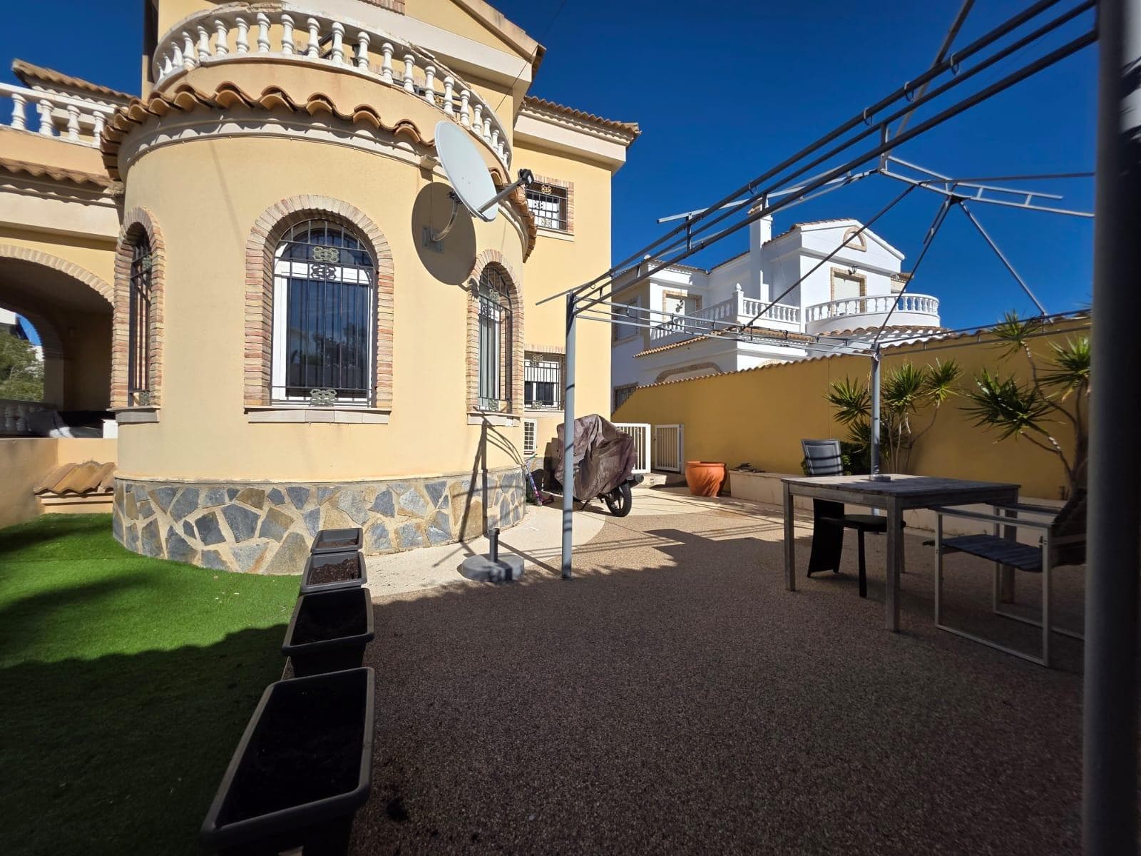Vrijstaande Villa met 4 slaapkamers in Orihuela Costa - 27