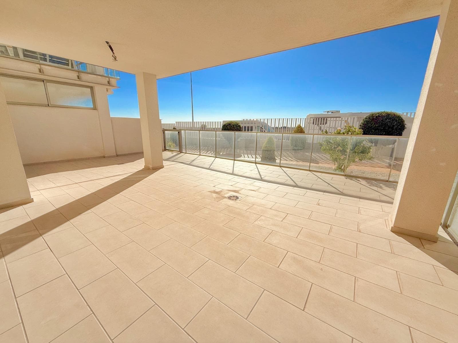 Apartamento Planta Media de 3 dormitorios en Orihuela Costa - 24