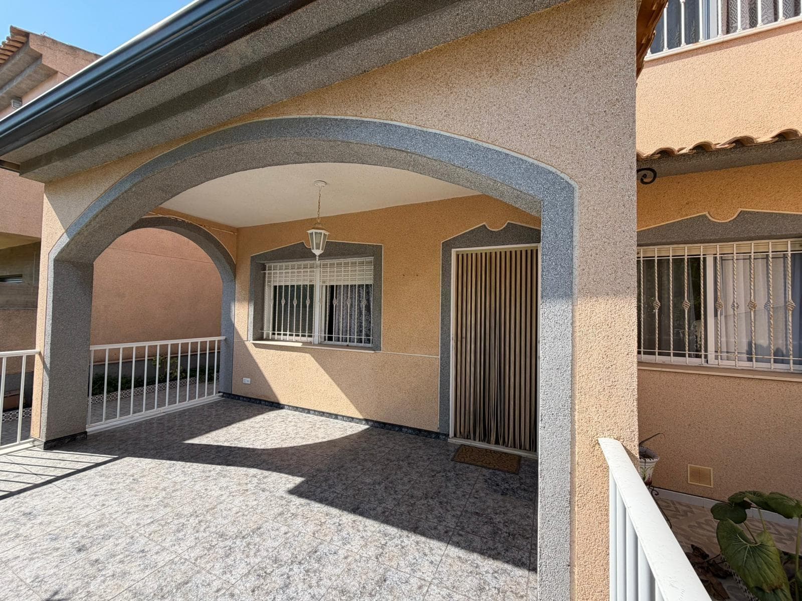 Villa - Chalet de 5 dormitorios en Santiago de la Ribera - 3