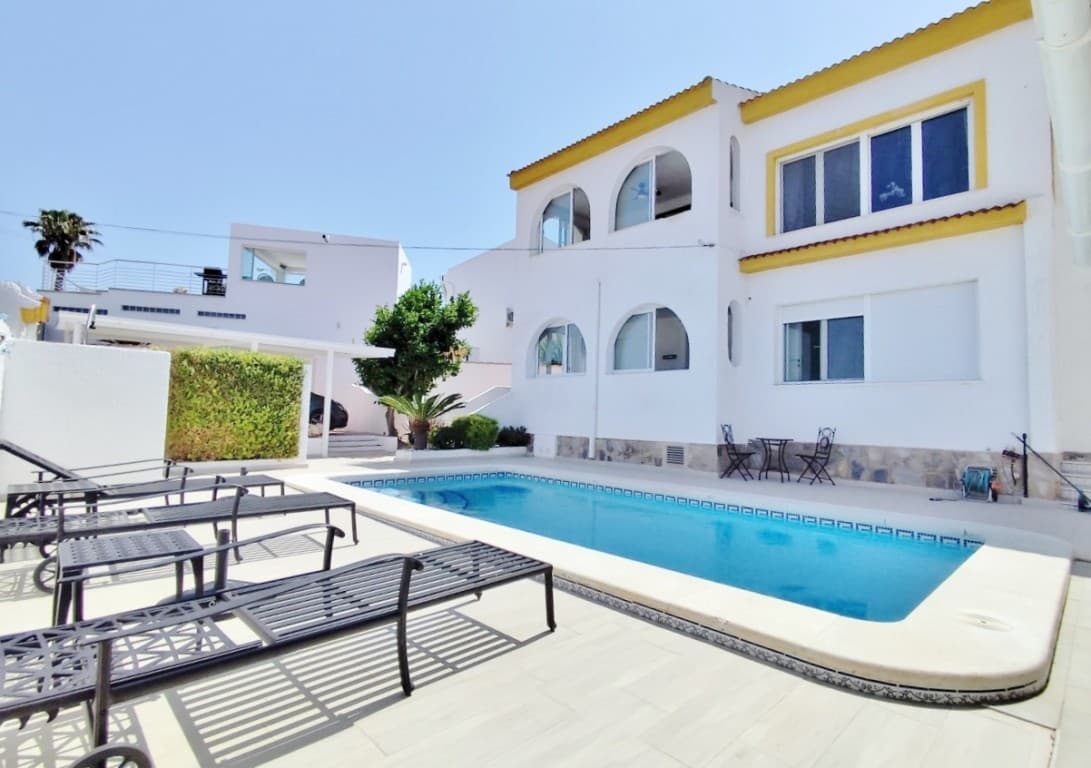 Vrijstaande Villa met 4 slaapkamers in San Miguel de Salinas - 1