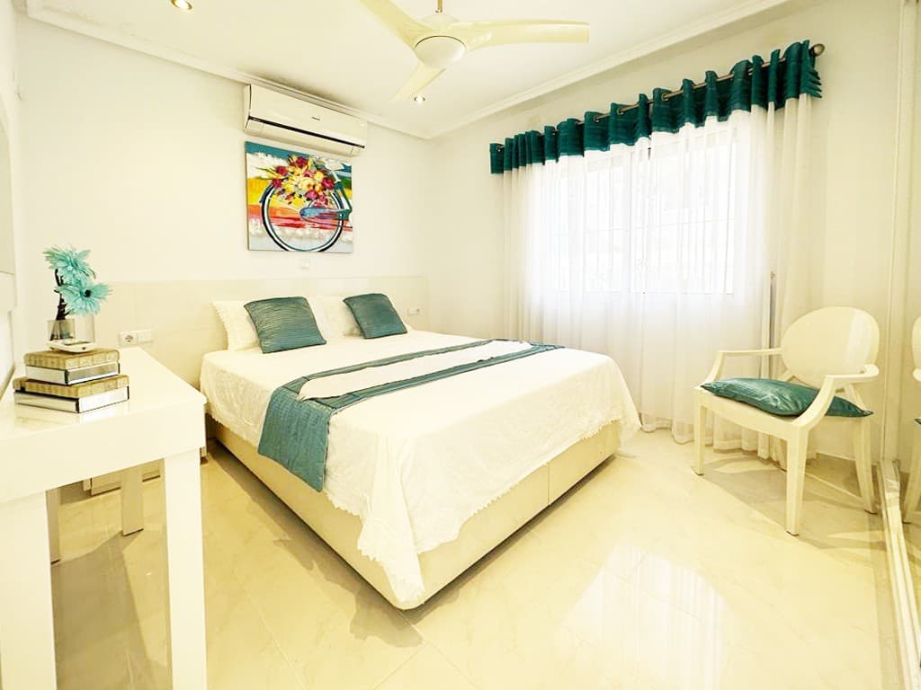 Villa - Chalet de 4 dormitorios en San Miguel de Salinas - 19