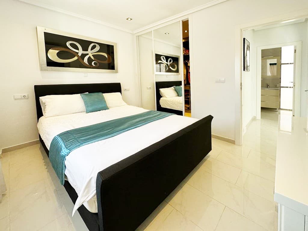 Villa - Chalet de 4 dormitorios en San Miguel de Salinas - 10