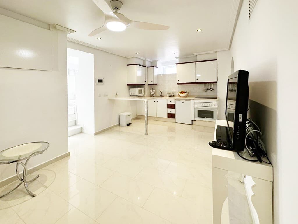 Villa - Chalet de 4 dormitorios en San Miguel de Salinas - 46