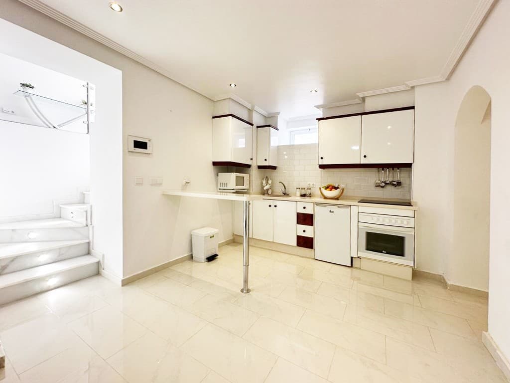 Villa - Chalet de 4 dormitorios en San Miguel de Salinas - 48
