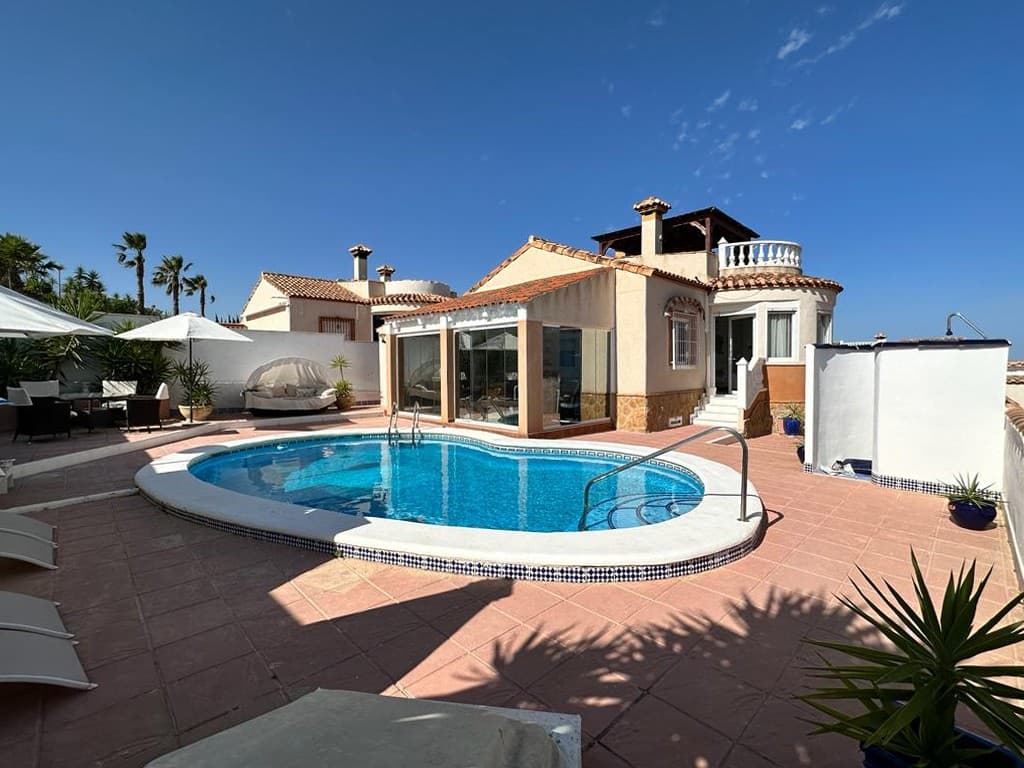 Villa - Chalet de 4 dormitorios en San Miguel de Salinas - 1
